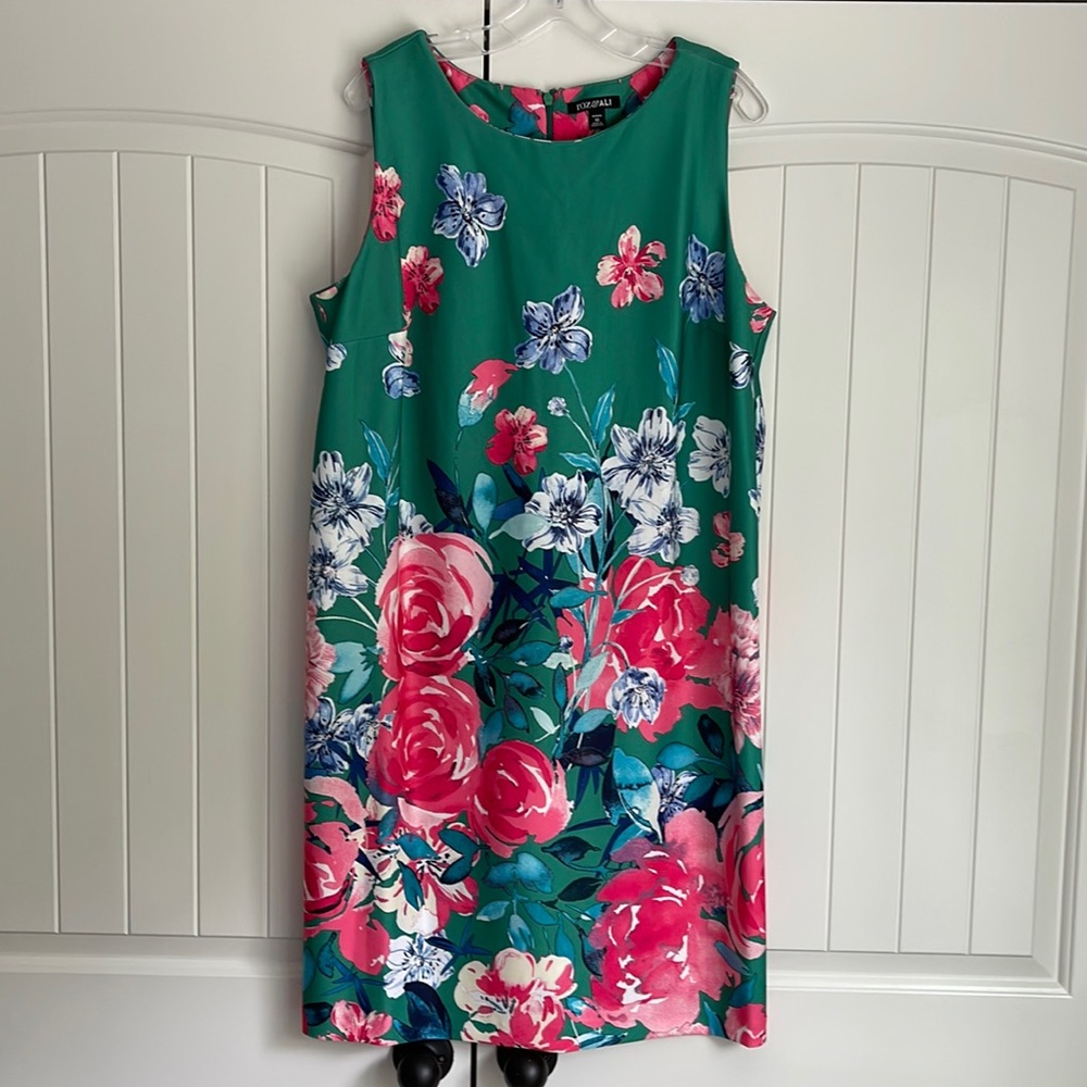 Great spring floral dress. Never been worn. Size 16.